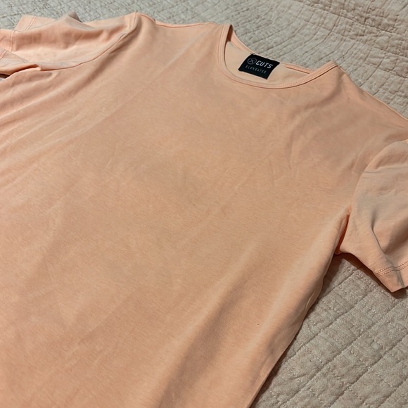 Peach colored CUTS medium mens t shirt - Picture 2 of 4